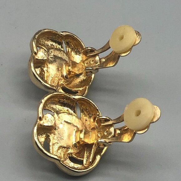 3/$30 Vintage Clip On Earrings Faux Pearl Gold Tone Cabochon Stud Estate 1" - Picture 7 of 9